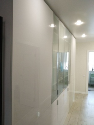 Шкаф с распашными фасадами Глянец