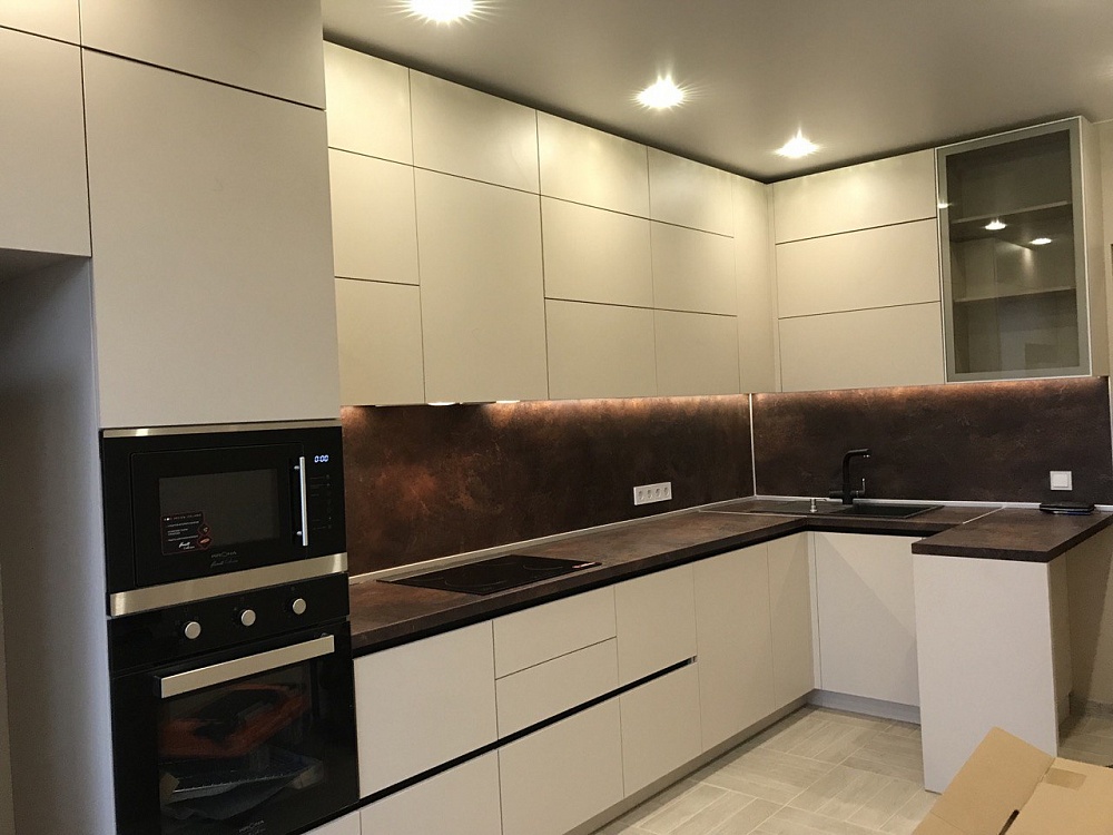 Кухня с фасадами МДФ Пластик 2