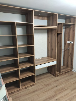 Шкаф с распашными фасадами