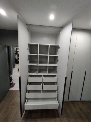 Шкаф с распашными фасадами 3