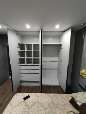 Шкаф с распашными фасадами 3