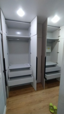 Шкаф в строгом стиле