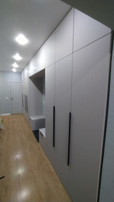 Шкаф в строгом стиле