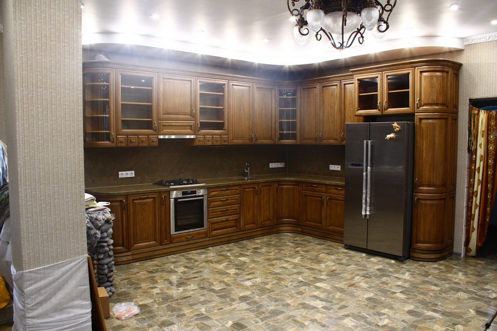 Кухня с фасадами из массива дуба