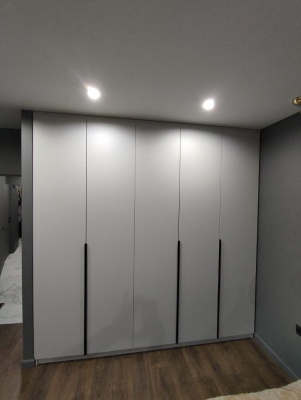 Шкаф с распашными фасадами 3