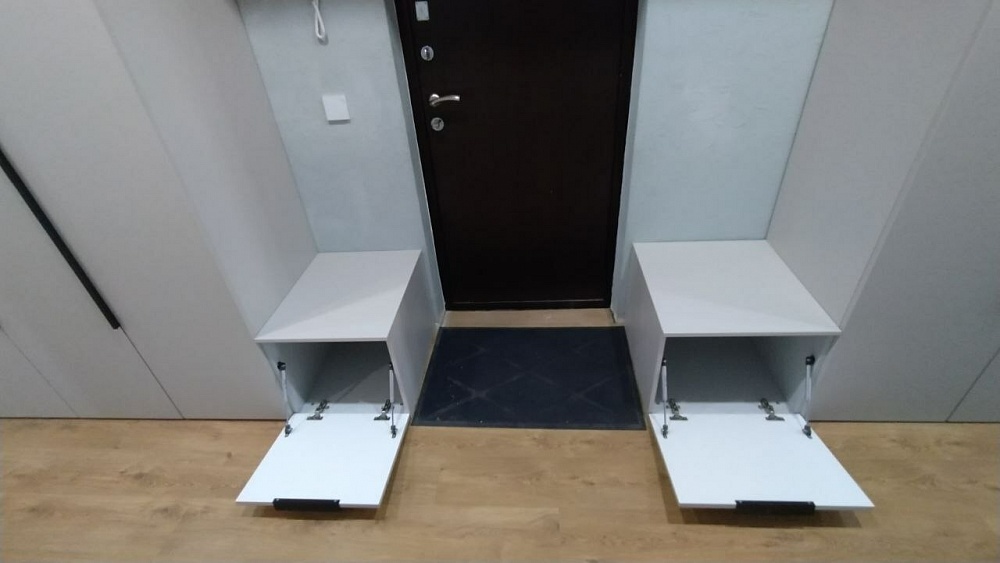 Шкаф в строгом стиле