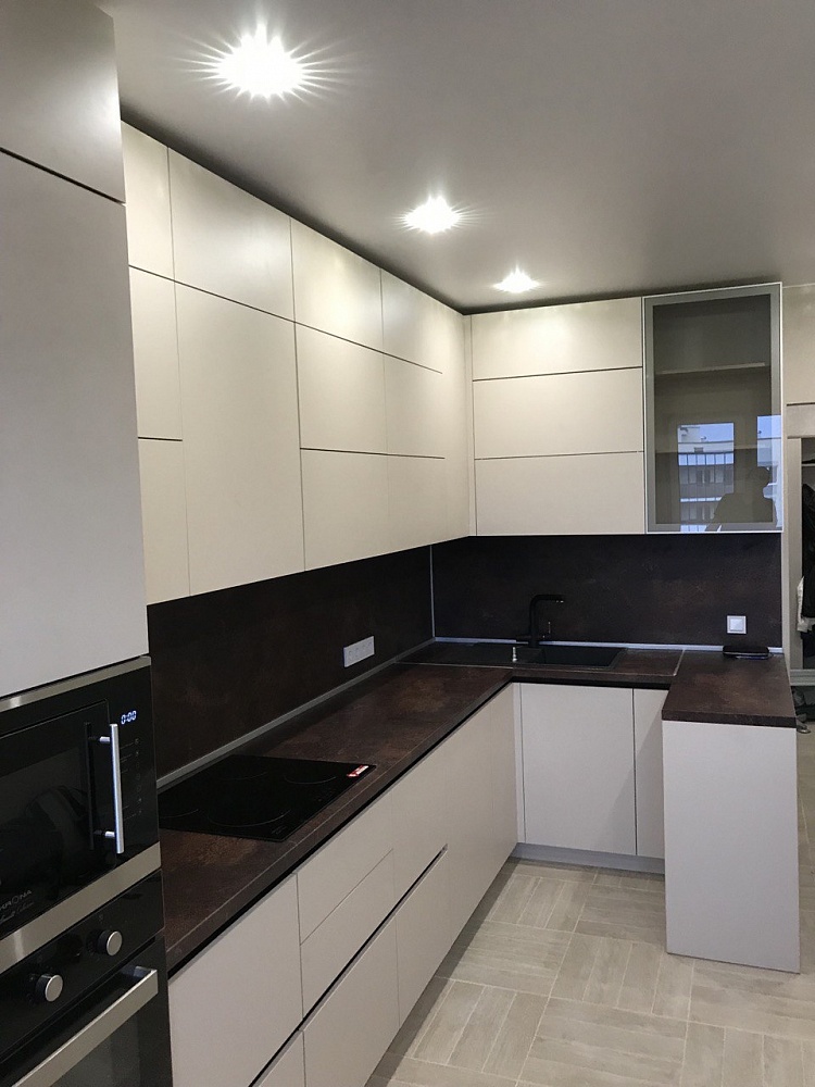 Кухня с фасадами МДФ Пластик 2